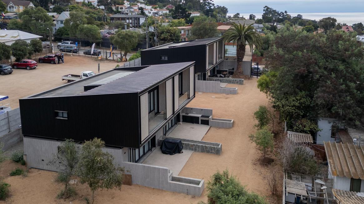 Condominio Fuentestrún, Zapallar — cuatro viviendas construidas por Open Plan